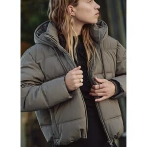 ZARA Water and Wind Protection Quilted Cropped Anorak Size Medium